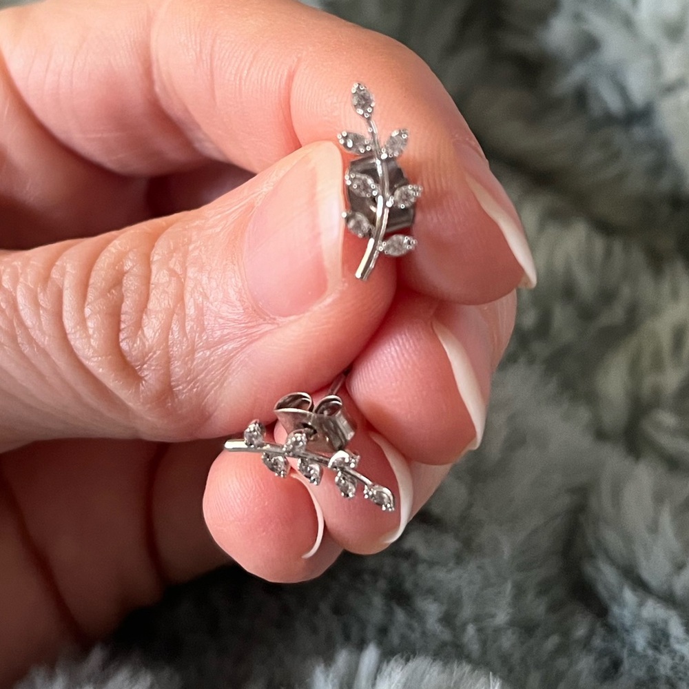 Elegant Silver Floral Earrings